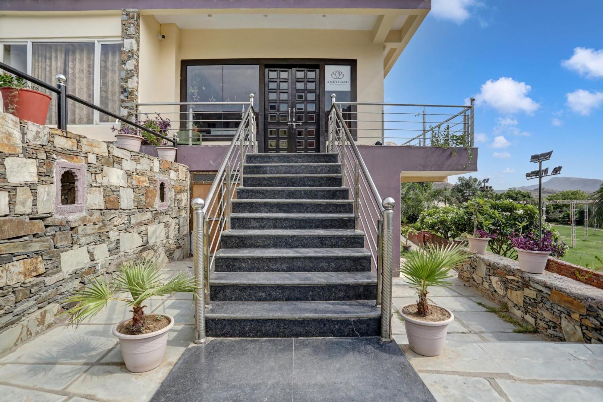 Hotel Collection O Amet Garh Udaipur Exterior foto
